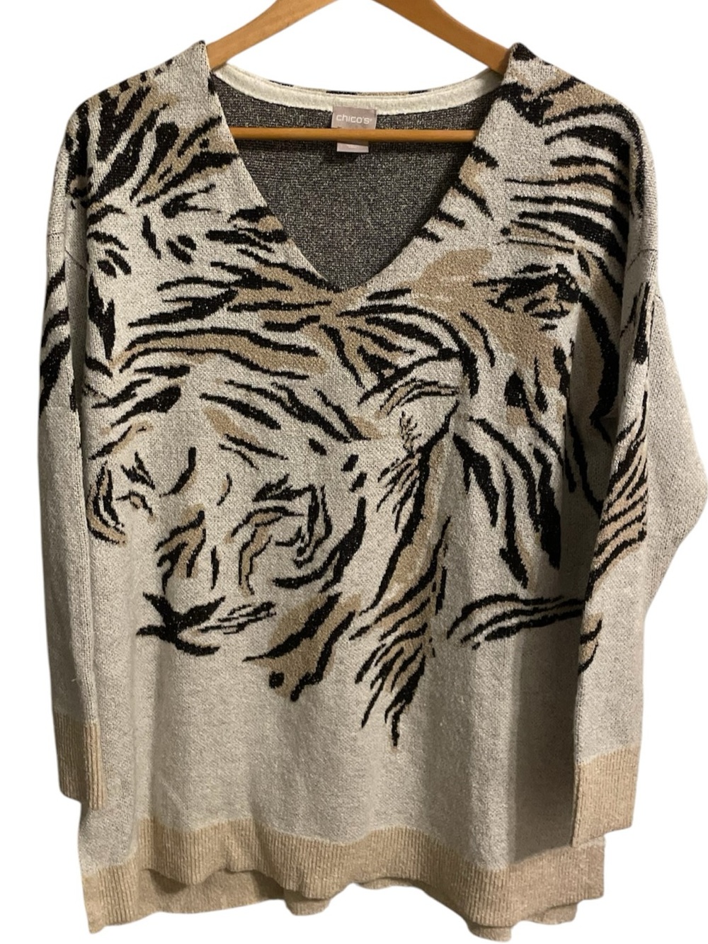 I4- Chico's size 1 (medium) med Cream Tiger-Print V-Neck Sweater